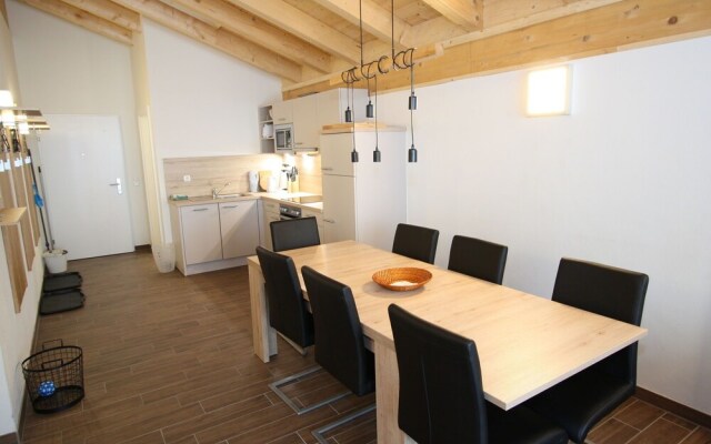 Contemporary Apartment With Ski Storage, Parking, Heating