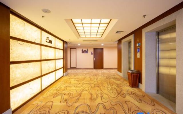 Discoveryland Hotel