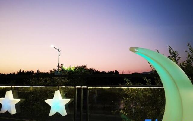 Zhaoqing Ruhe Lakeview Homestay (Qixingyan Paifang Branch)