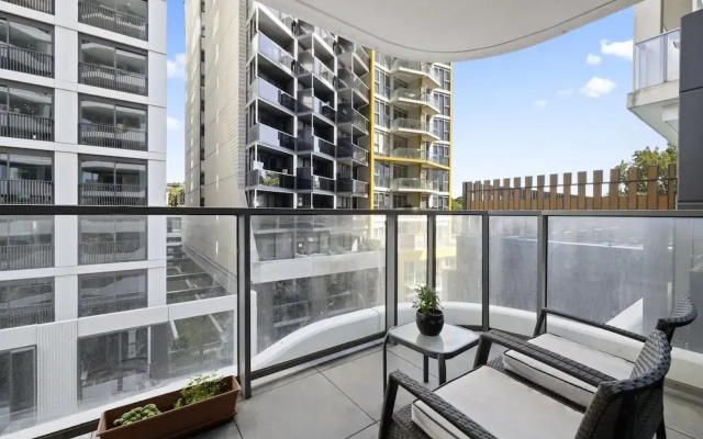 Bright 2-bed Flat With Cityside Charm