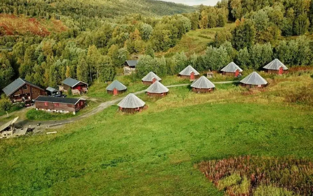 Arctic Cabins