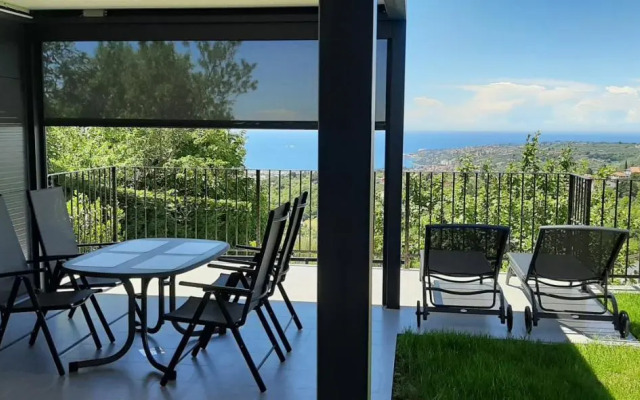 Seaview APARTMENTS HOJA