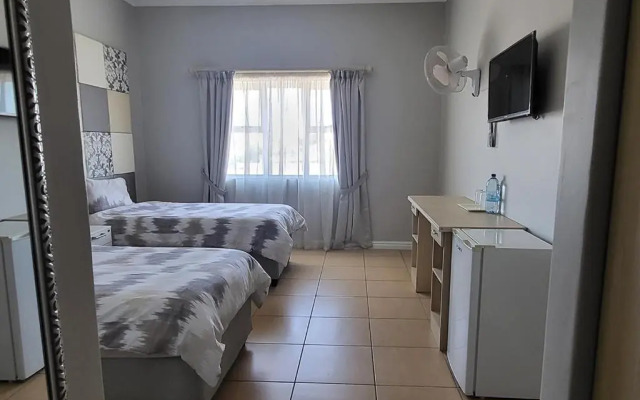 Shalimar Gardens Hotel