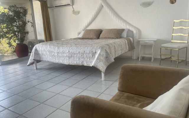 Marina Palace Teques