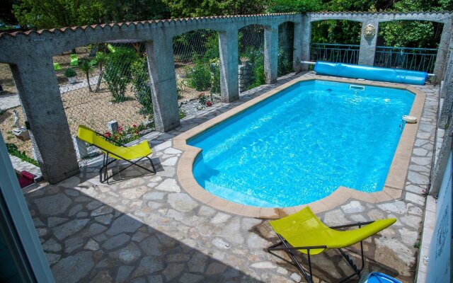 House With 2 Bedrooms in Béziers, With Pool Access, Furnished Garden a