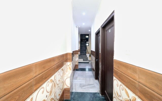OYO 22090 Hotel Mall Residency
