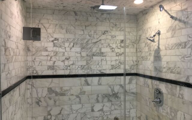 Glenmore Plaza Hotel