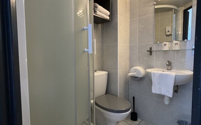 Hôtel Face West Le Pontet