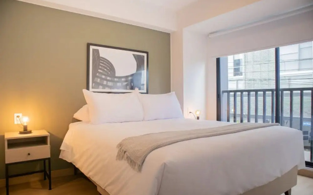 w Elegant 2BR w/ Great Balcony in Miraflores