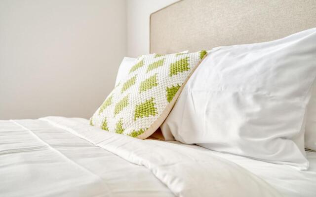 Deluxe One Bedroom Apartment