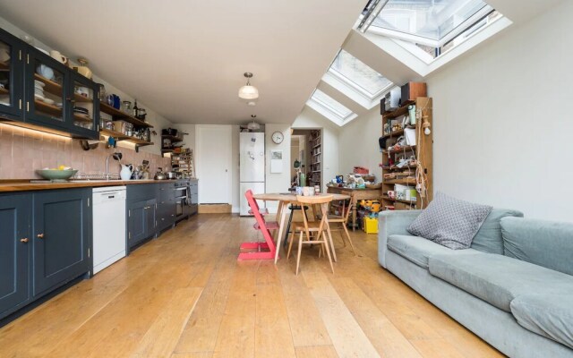 Lovely 4 Bedroom Terraced Family Home