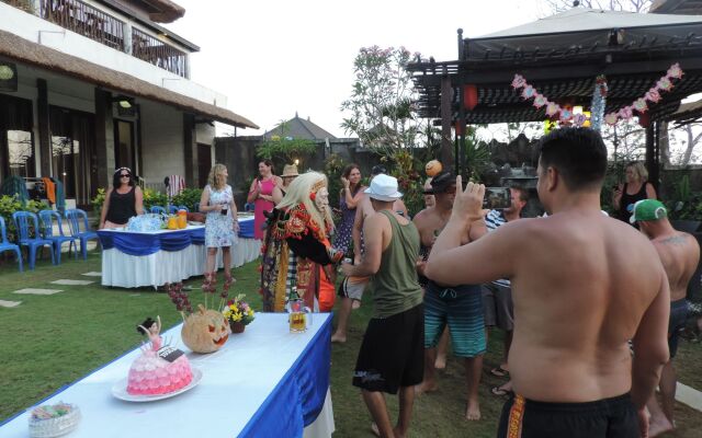 Hill Dance Bali American Hotel