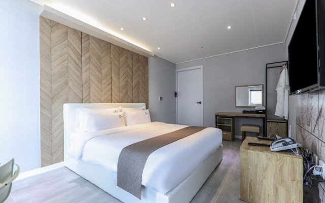 Gray 193 Hotel