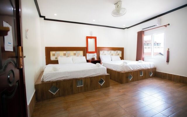 Ruby Riverside Hotel & Hostel