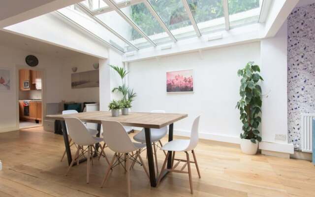 Incredible 4 bedroom family home with roof terrace in Kensington