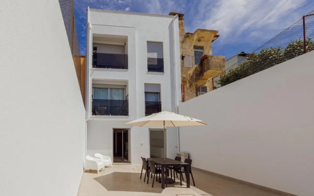 Stylish Apartment With Terrace by Homing
