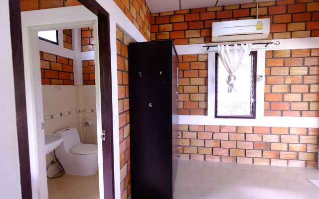 Baan Kwan Charoen Bungalow