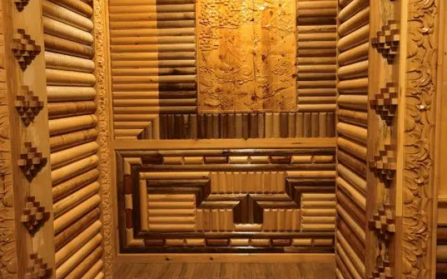 Cailin Holiday Manor