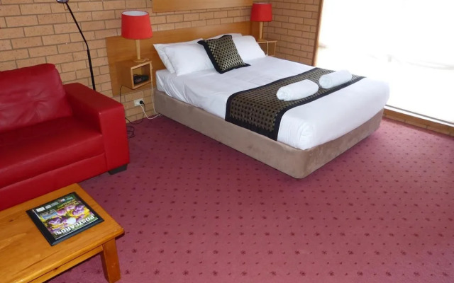 Blue Whale Motor Inn & Apartments