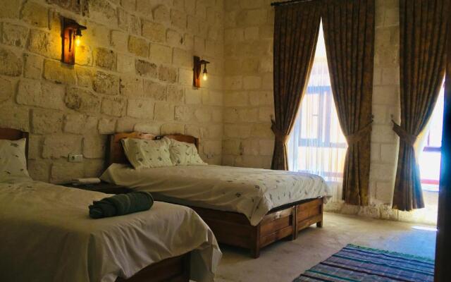 Mons Masius Hotel