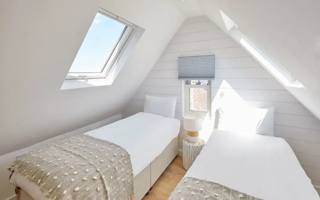 Host Stay Cosy Coastal Golden Lion Apartments