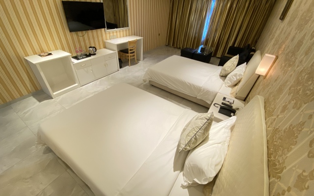 Lucky 8 Hotel