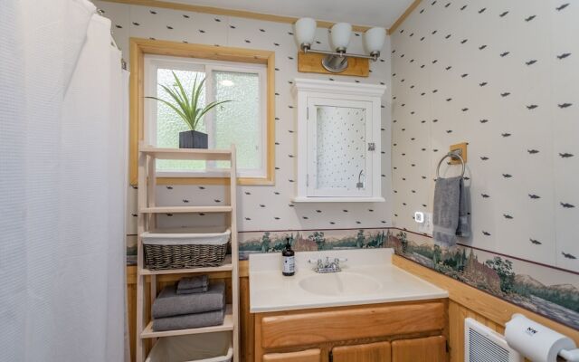 Chiwawa River Chalet 3 Bedroom Home by NW Comfy Cabins by RedAwning