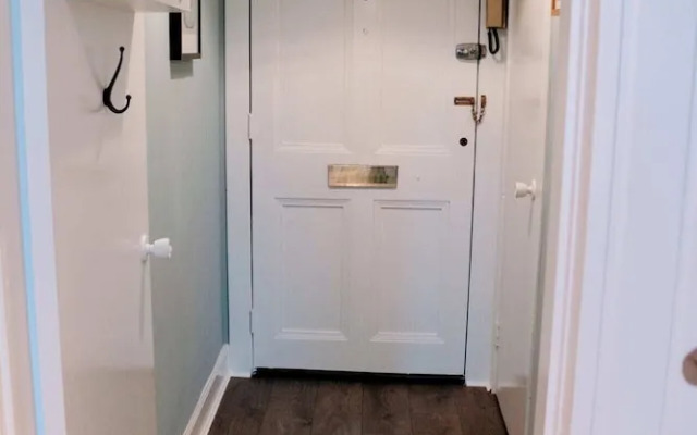 1 Bedroom Apartment In Edinburghs New Town