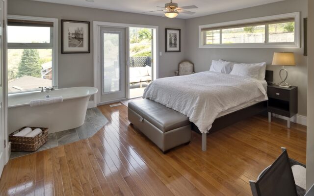 Above The Beach Guest Suites