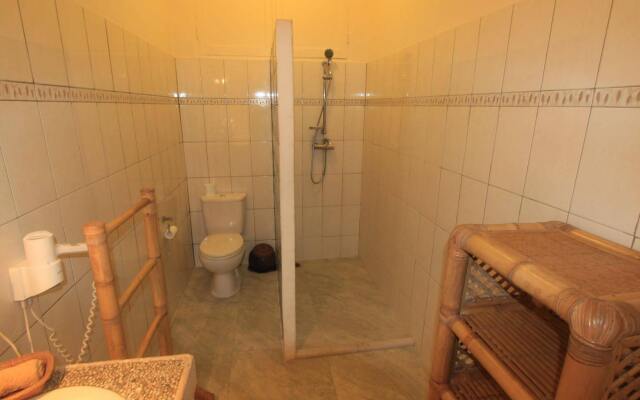 Chonos Hotel Lovina