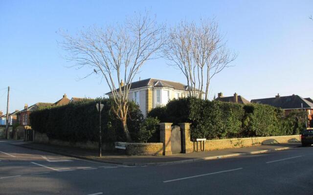 Lovely, Spacious, 3 Bedded, First Floor Apartment