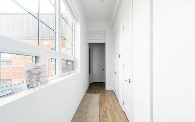 Grand 2Br Dundurn Loft Rooftop Terrace With Sunbeds Parking Gym