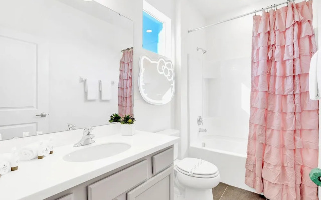 Upstay - 20-guest-all-theme-rooms-pool-spa-theatre