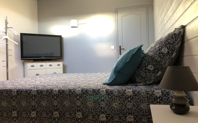 Aux Belles Vacances- Adult Only