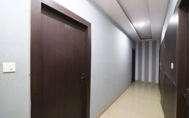 OYO 29127 Hotel Crown Tower