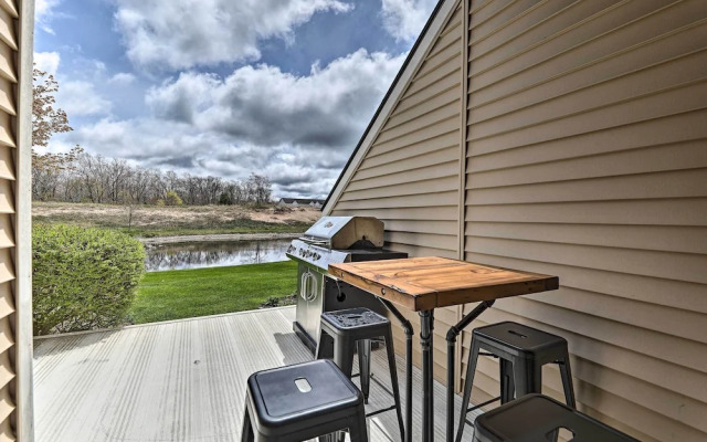 Bright Manistee Condo w/ Beach + Pool Access!