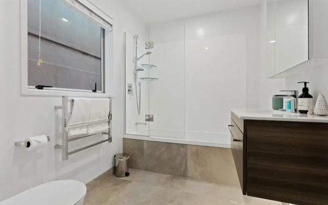 CBD Spacious 3 Storey Terrace House
