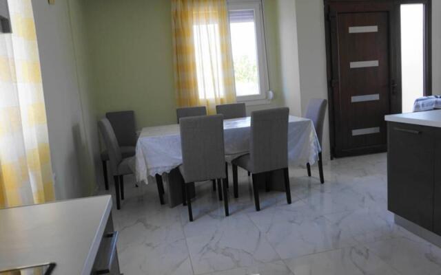 Beachfront apartment in keratokampos