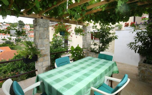 Neda - Perfect Location & Free Parking - A1