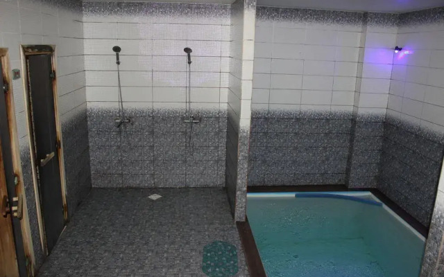 Kottedzh s saunoj, hammamom i bassejnom