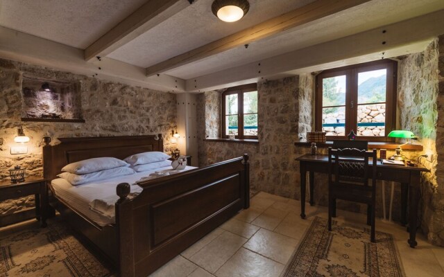 Talici Hill - Rustic Villas