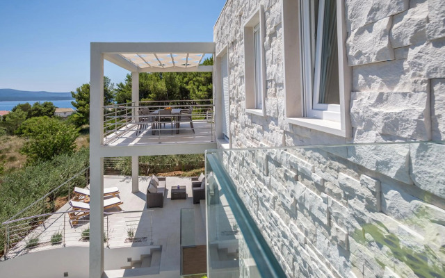 Villa Bol Brac save 15 percent on Split-villas com