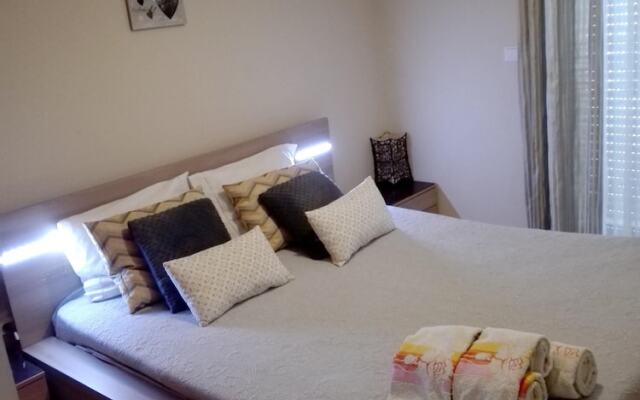 Apartment With 2 Bedrooms In Nazare, With Wifi