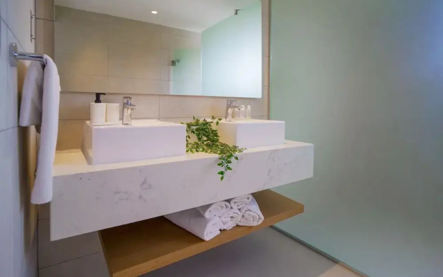 Luxury Penthouse 3 Bedroom Ocean Views