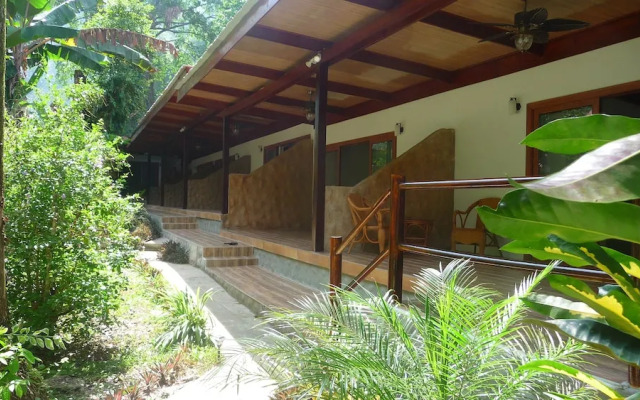 Playa Bluff Hotel