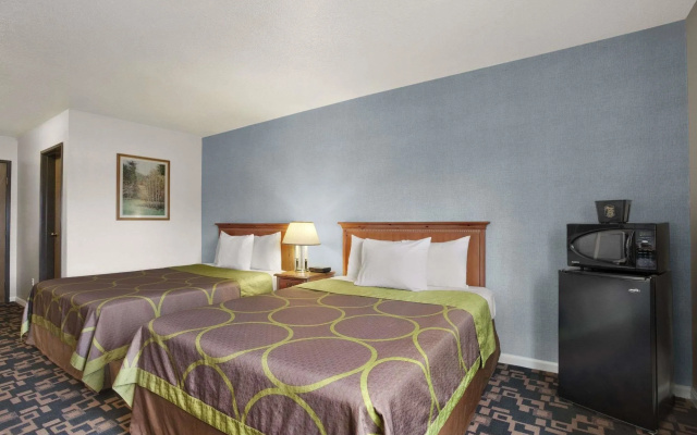 Gateway Inn & Suites