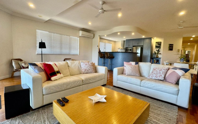 Townsville Lighthouse - 3/103 Strand