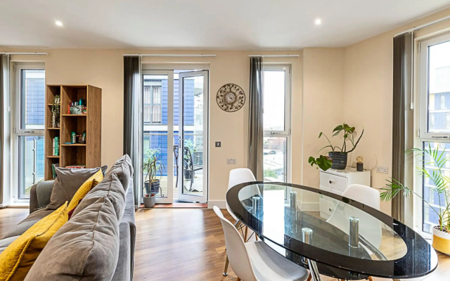 Vibrant London Canal Apartment