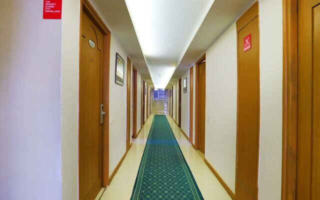 OYO 9677 Hotel Surya