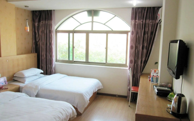 Hezhou E-age Hotel